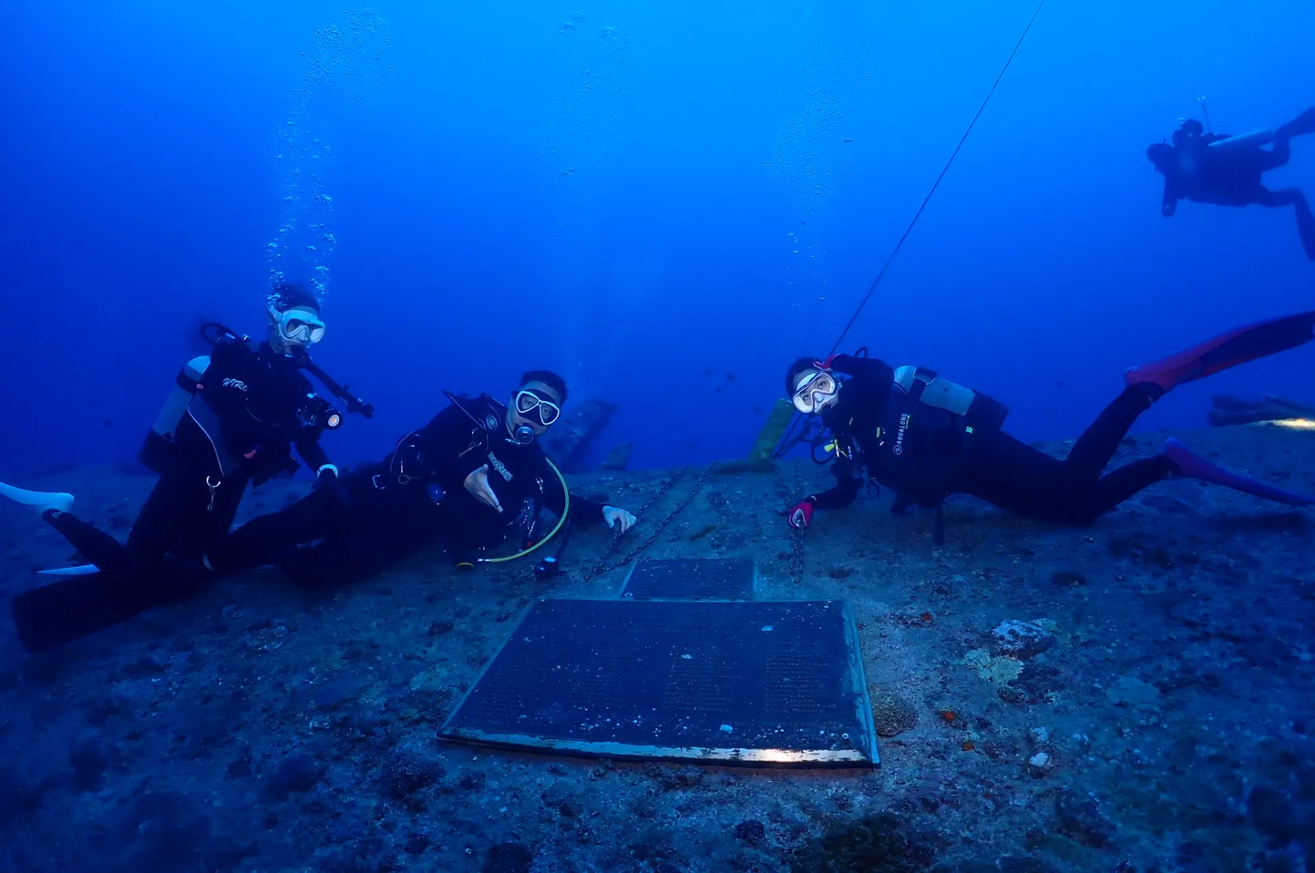 那覇発USSエモンズ沈没船ファンダイビング|沖縄 那覇 DIVESTAR