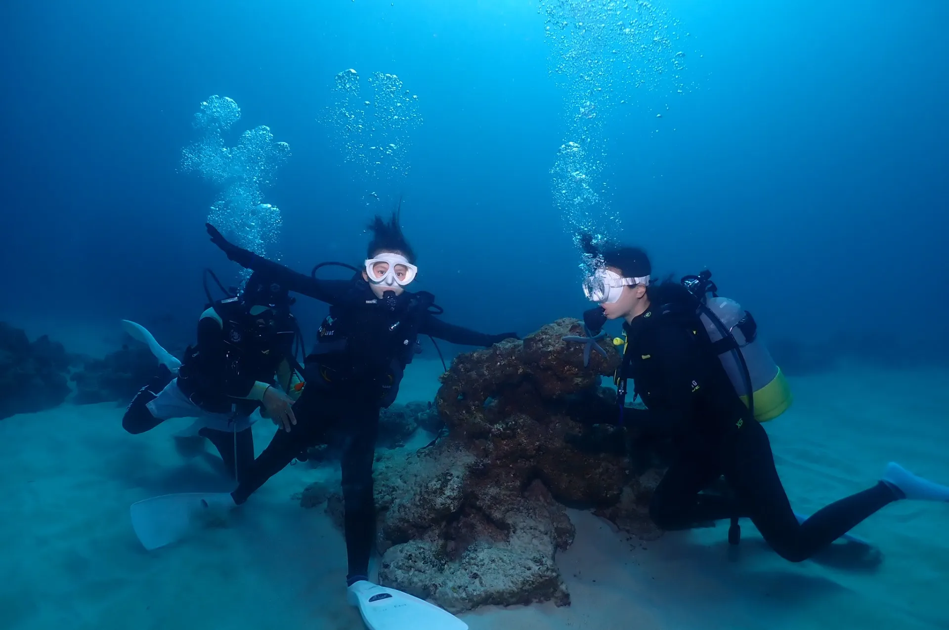 那覇発慶良間ファンダイビング&着後本島沿いファンダイビング&体験ダイビング|沖縄 那覇 DIVESTAR